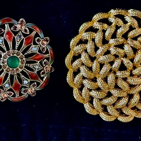 Monet Vintage Round Textured Gold Plated, Braided Brooch Pin - Picture 5 of 7